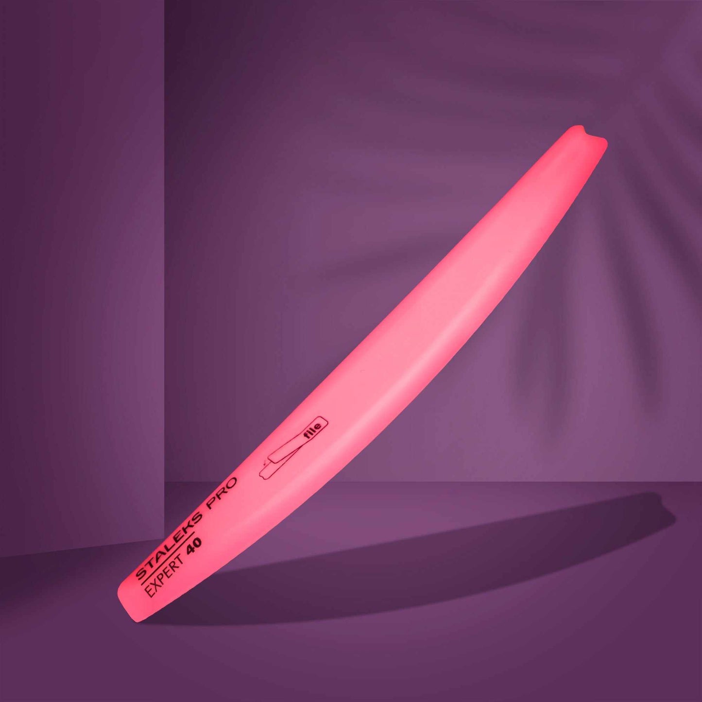 Staleks Base de lime plastique Expert 40 in pink with ergonomic demi-lune design.