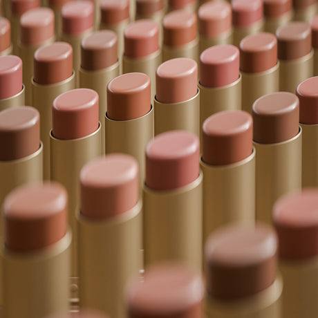 Silky matte lipstick - 02 Warm Embrace 6 g